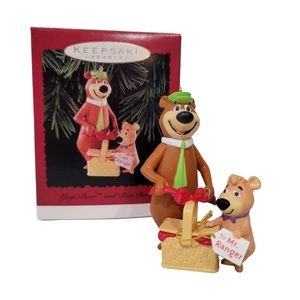 Hallmark Keepsake Ornament Yogi Bear And Boo Boo 1996 vintage collectable